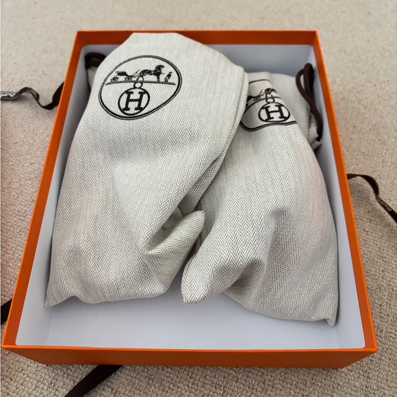 Hermes Luxurious Tan Fur Slippers - Picture 4 of 5